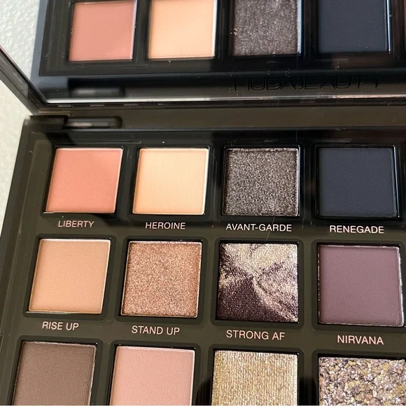 NEW Huda Beauty Pretty Grunge Eyeshadow Palette *New & Unused* - Picture 7 of 14